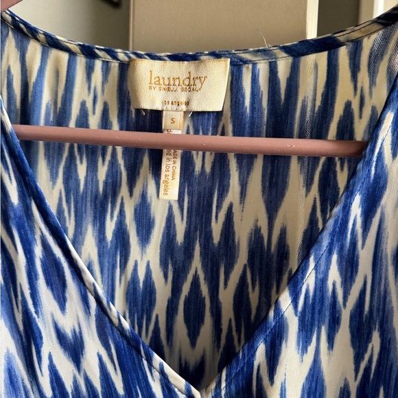 Laundry By Shelli Segal Blue and White Ikat Blouse - Picture 2 of 3